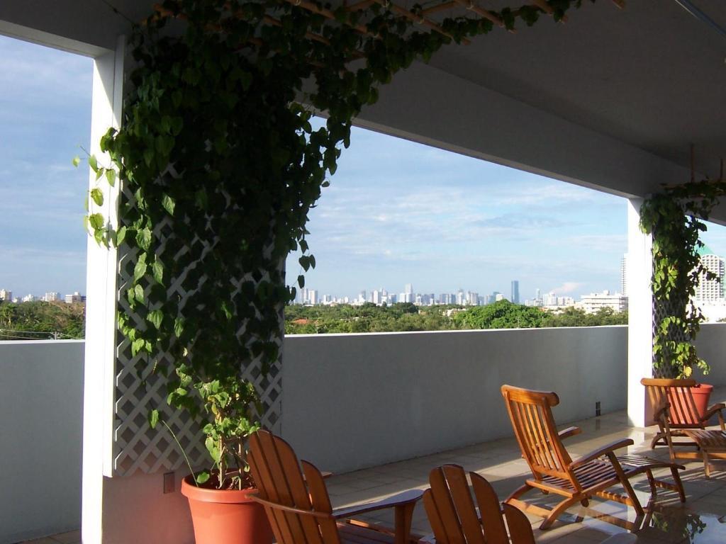 Hotel Croydon Маями Бийч Екстериор снимка